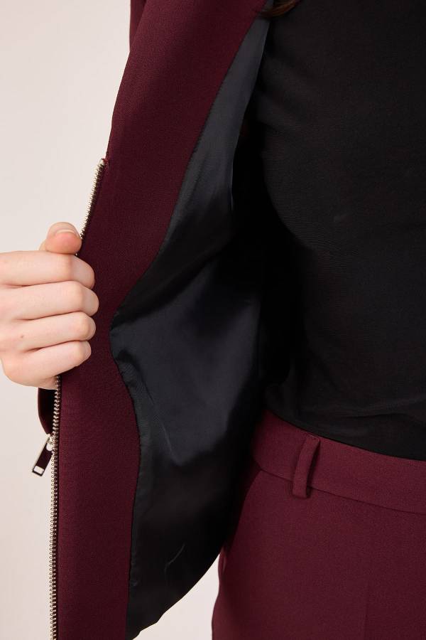 Yaka detaylı fermuarlı ceket Yaka detaylı fermuarlı ceket