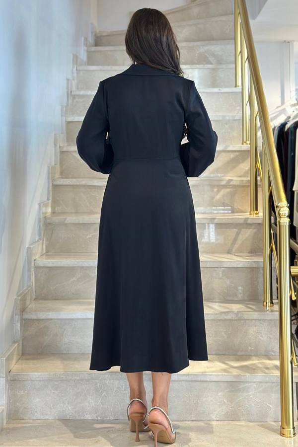 Yakalı nakış detaylı elbise