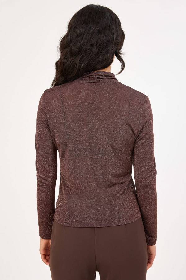 Yakası büzgü detaylı simli bluz