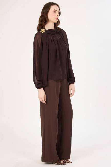 Yakası fiyonk detaylı broş aksesuarlı bluz - Thumbnail