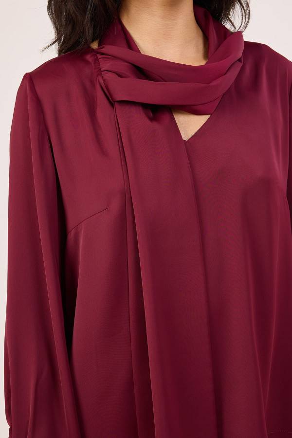 Yakası fular detaylı dökümlü bluz Yakası fular detaylı dökümlü bluz