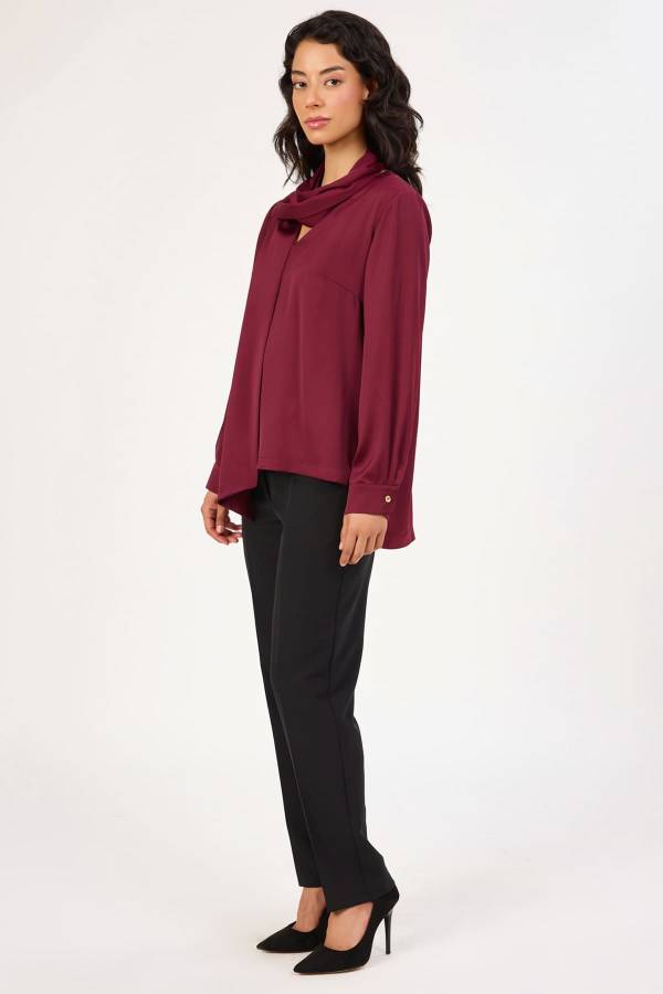 Yakası fular detaylı dökümlü bluz Yakası fular detaylı dökümlü bluz