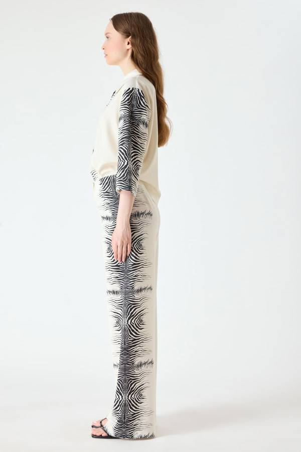Zebra desenli dökümlü saten pantolon