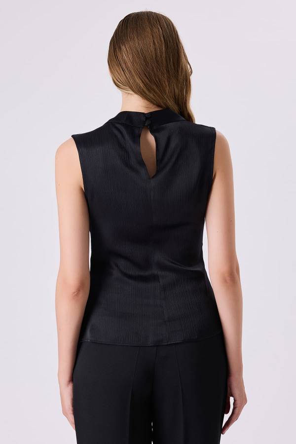 Zincir detaylı krınkıl bluz