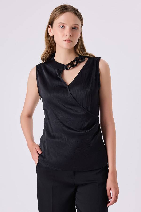 Zincir detaylı krınkıl bluz