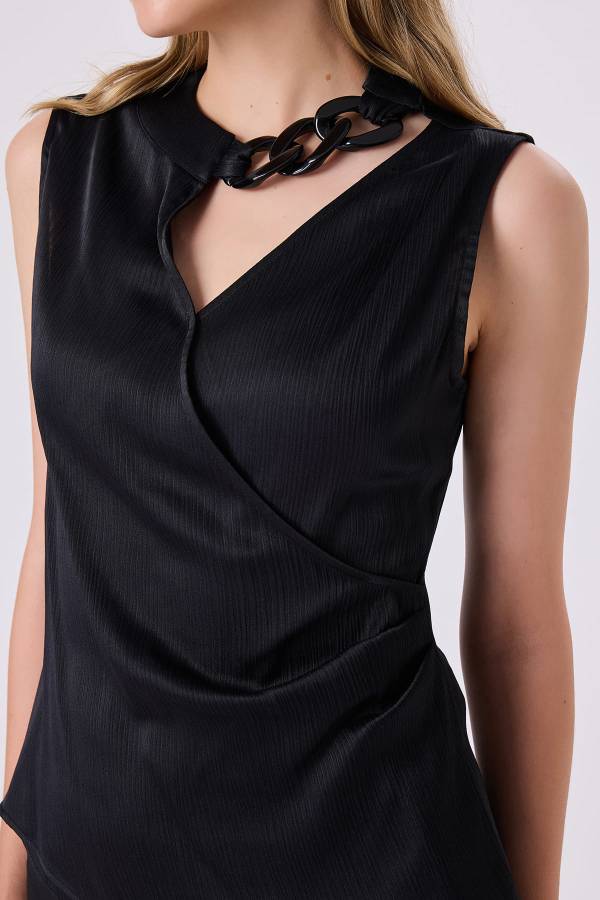 Zincir detaylı krınkıl bluz